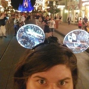 Meet your Posher, Laura